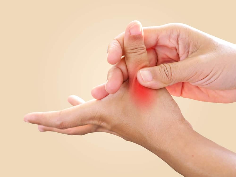 Chấn thương ngón tay khi chơi bóng chuyền